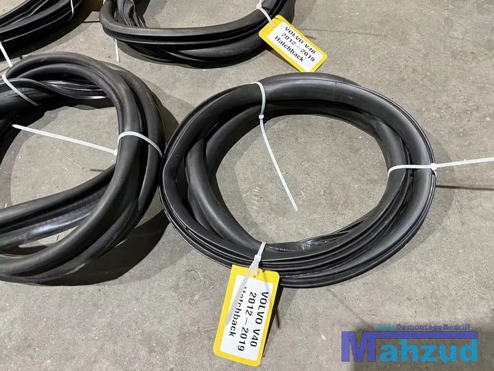 volvo-v40-hatchback-deurrubber-kofferbak-rubber-20122019 — foto 3