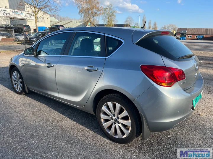 2011-opel-astra-j-16-a16xer-z179-grijs-demontage-hatchback — foto 5