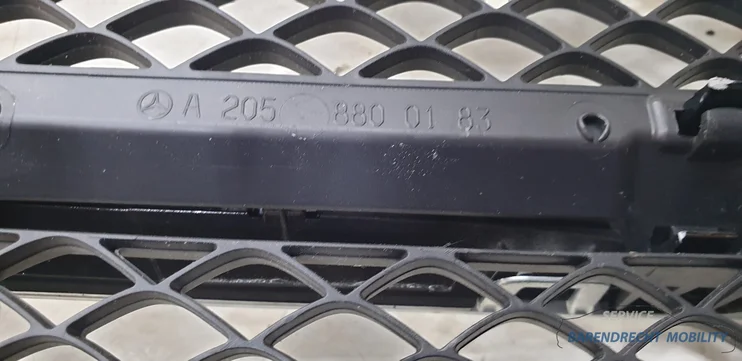 radiateur-grille-mercedes-c-klasse-w205-a2058803783-grill-zwart-origineel-gebruikt-2014-2021 — foto 12