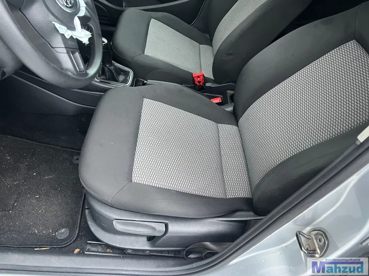 2010-vw-polo-6r-12-cgp-cgpb-la7w-zilver-demontage-onderdelen — foto 10
