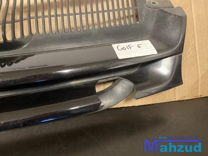 vw-golf-5-grille-logo-20032009 — foto 3