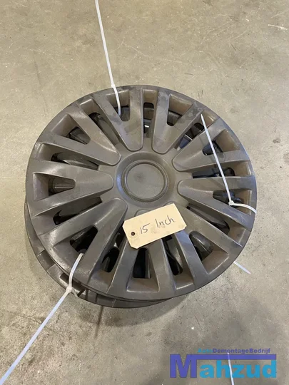 standaar-zwart-15-inch-wieldoppen-wielkappen-wielringen — foto 2