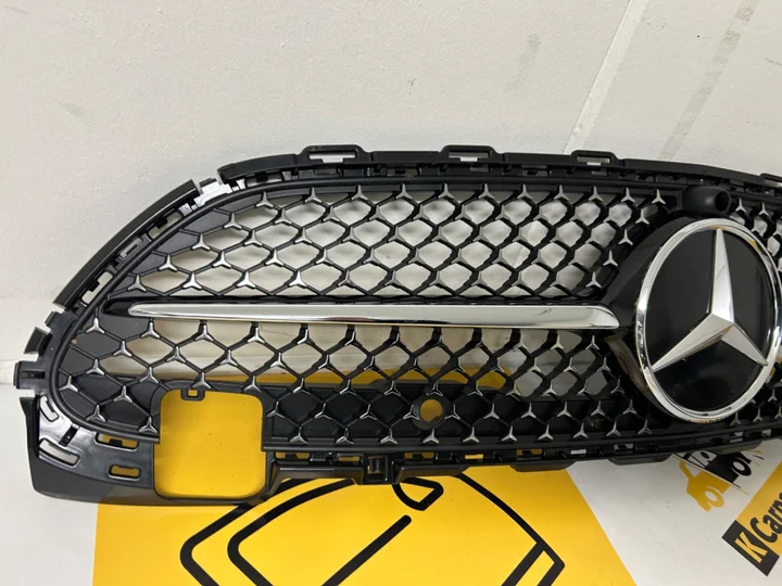 mercedesbenz-cklasse-w206-amg-diamond-grille-a2068882100 — foto 5