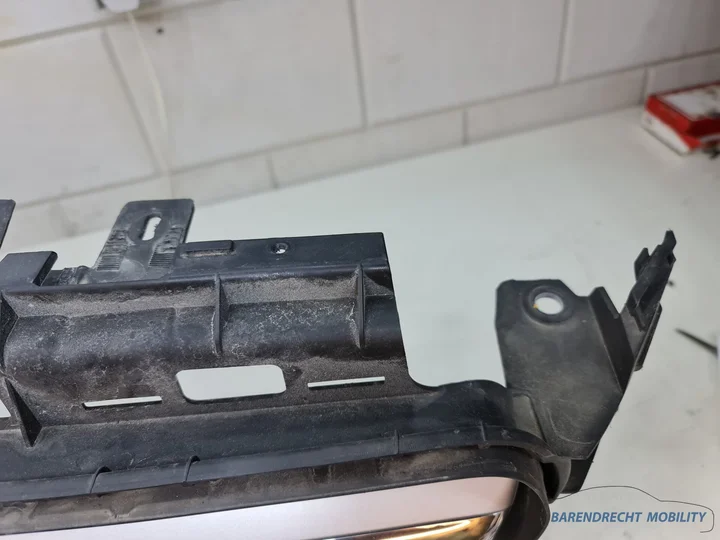 radiateurgrille-mercedes-e-klasse-w213-a2138880223-grill-zwart-chroom-zilver-origineel-gebruikt-2017-2023 — foto 14