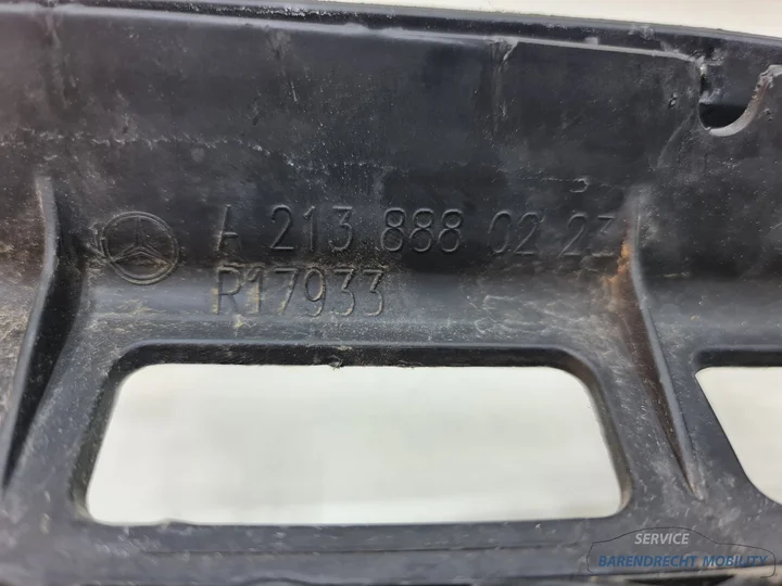 radiateurgrille-mercedes-e-klasse-w213-a2138880223-grill-zwart-chroom-zilver-origineel-gebruikt-2017-2023 — foto 21
