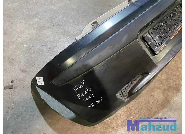 fiat-punto-188-zwart-acherbumper