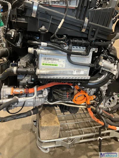 mercedes-c-klasse-w206-c300e-20-hybrid-motor-254920 — foto 8