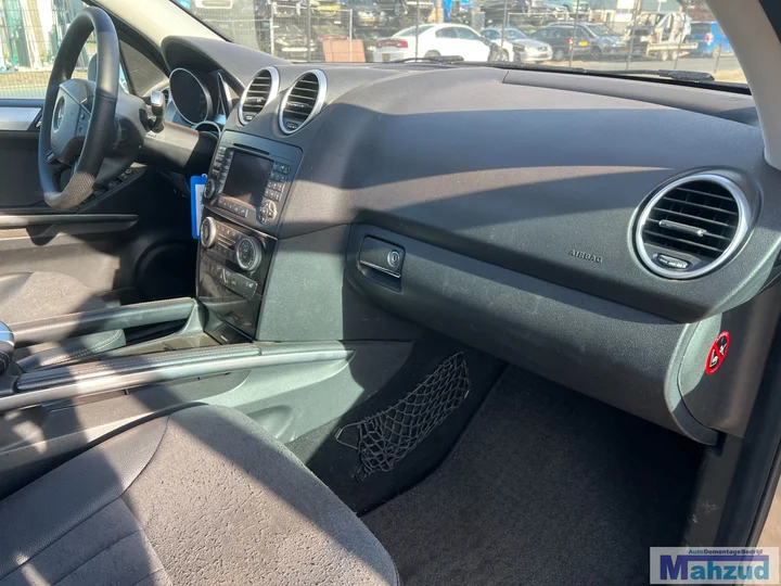 mercedes-ml-w164-dashboard-interieur-delen-20052011 — foto 8
