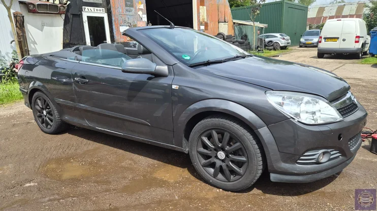 opel-astra-h-twintop-bj-2010-voor-onderdelen-motor-defect — foto 2