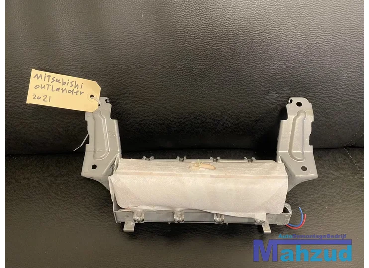 MITSUBISHI OUTLANDER PHEV Knie airbag knie 2015+