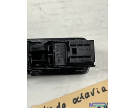 skoda-octavia-4-achterklep-tank-schakelaar-2019-5e3867425a — foto 4