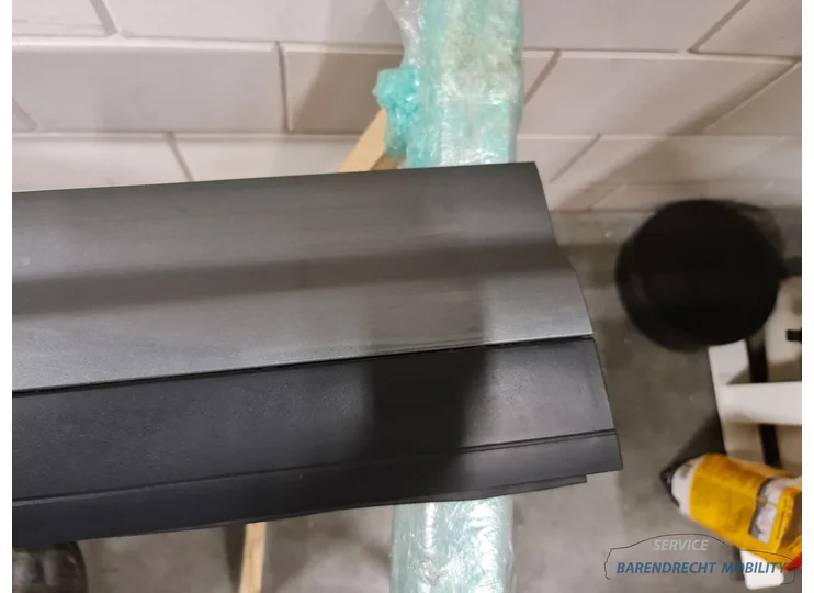 porsche-cayenne-92a-zijskirt-zij-skirt-sideskirt-side-skirt-7p5837787q-links-voor-lv-grijs-zwart-origineel-nette-staat-gebruikt-2e-gen-2010-2011-2012-2013-2014-2015-2016-2017-2018-barendrecht-mobility-service