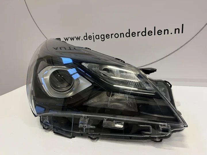 toyota-yaris-3-p13-facelift-koplamp-zwart-rechts-2017 — foto 4
