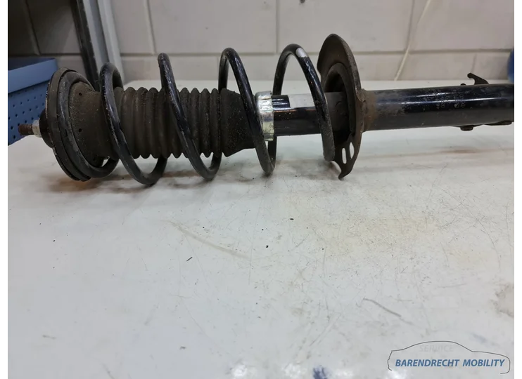 toyota-aygo-citroen-c1-peugeot-107-schokdemper-schok-demper-schokbreker-schok-breker-vering-485100h010-nette-staat-gebruikt-origineel-2005-2006-2007-2008-2009-2010-2011-2012-2013-2014-barendrecht-mobility-service
