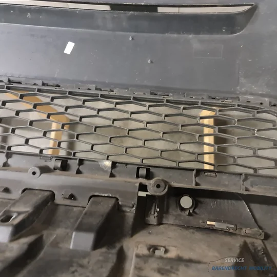 landrover-discovery-sport-voorbumper-voor-bumper-zwart-met-origineel-goede-staat-gebruikt-grill-bumpergrill-grille-2014-2015-2016-2017-2018-2019-2020-barendrecht-mobility-service — foto 34