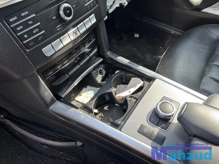 e-klasse-w212-dashboard-armsteun-asbak-luchtrooster-stuur — foto 8