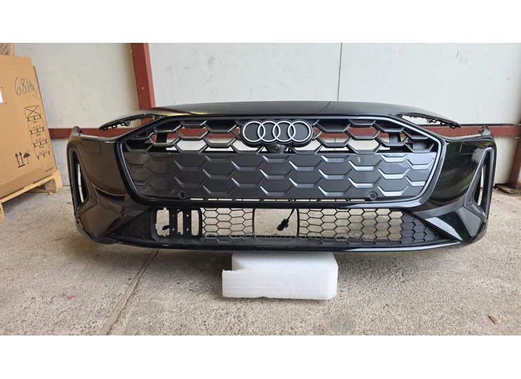 AUDI A5 B10 S-LINE VOORBUMPER COMPLEET 6xPDC 8B3807437