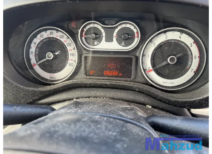 fiat-500l-13-multijet-wit-268a-onderdelen-interieur-velgen