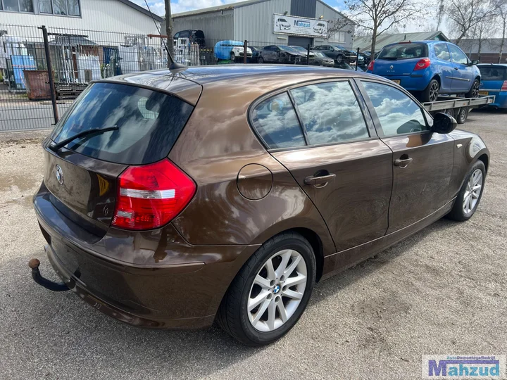 2010-bmw-1-serie-e87-118i-20-n43b20a-b090-bruin-demontage — foto 7