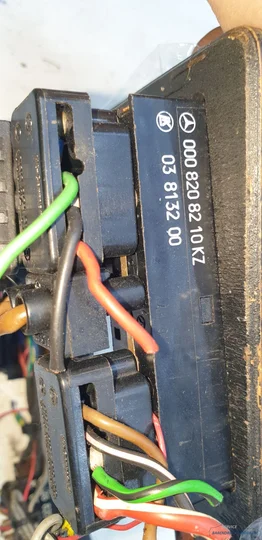hout-inleg-w201-190-mercedes-middenconsole-pook-airco-stoelverwarming-raamschakelaars — foto 17