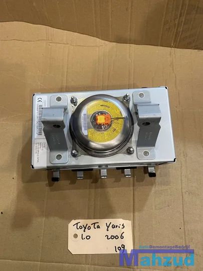 toyota-yaris-p9-dashboard-airbag-passagiers-1136606 — foto 3