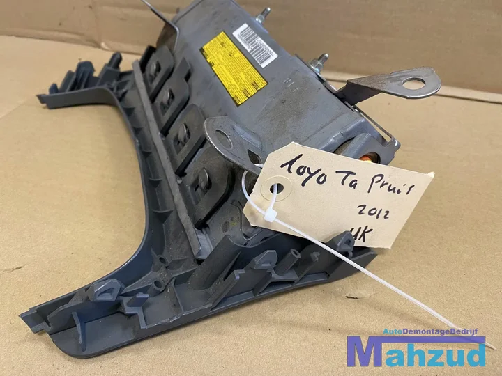 toyota-prius-knie-knee-airbag-uk-engels-20082015 — foto 3
