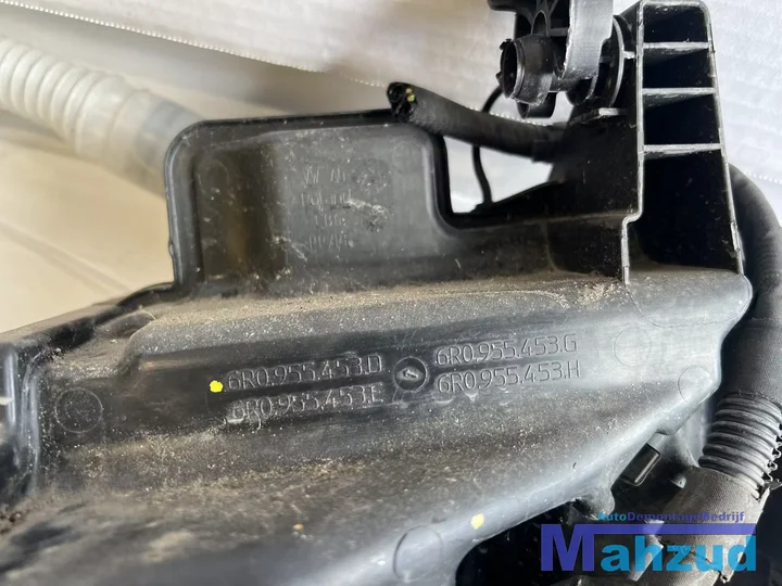 skoda-fabia-3-ruitensproeiertank-reservoir-6r0955453d-0421 — foto 3