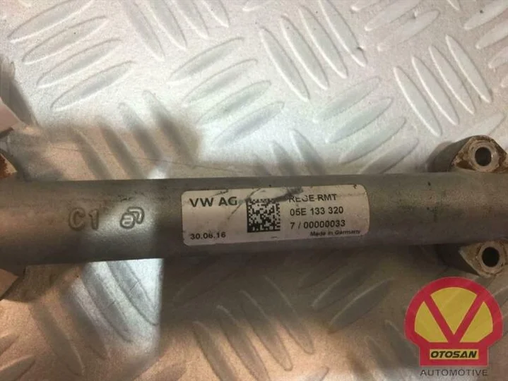 vw-golf-7-seat-injectie-galarij-brandstofverdeler-05e133320 — foto 2