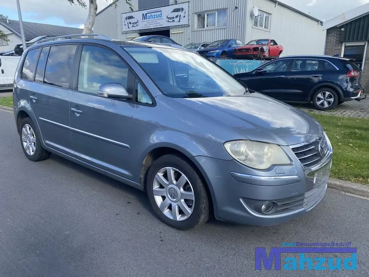 2007-vw-touran-1t2-14-tsi-dsg-grijs-lr7n-voorkop-voorfront — foto 5
