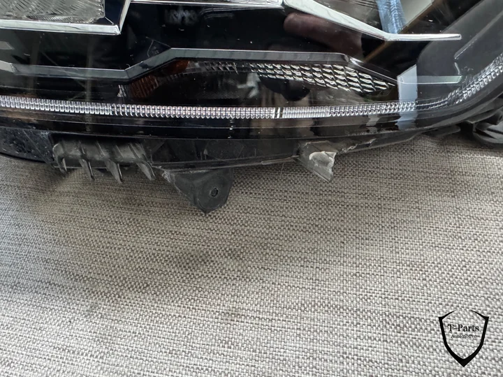 peugeot-208-koplamp-lamp-rechts-9833036180 — foto 2