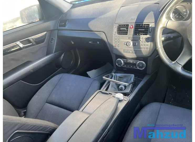 mercedes-c-klasse-w204-interieur-stof-stoelen-bank-20072011