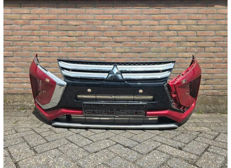 Mitsubishi Eclipse Cross 2017-2023 Voorbumper Bumper 4xPDC KLS Origineel!