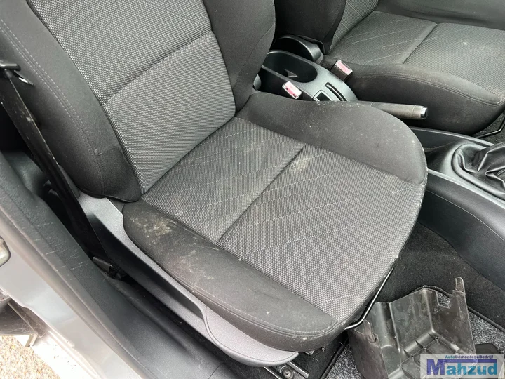 peugeot-207-14-16v-zilver-ezrc-demontage-sloop-onderdelen — foto 15