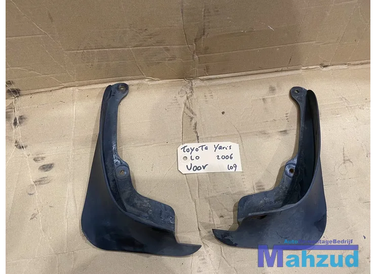 TOYOTA YARIS 2 P9 Voor spatlap