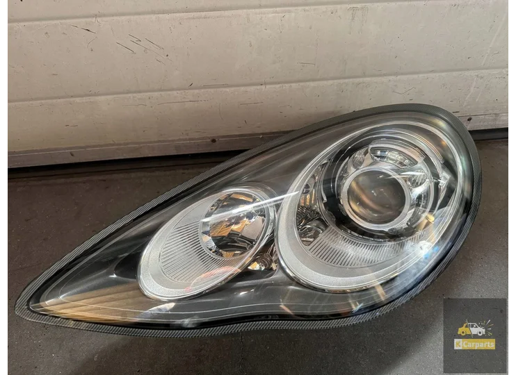 Porsche Panamera 970 avec phare au xénon à gauche