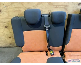 kia-picanto-1-zwart-oranje-interieur-stoel-bank-20042010 — foto 11
