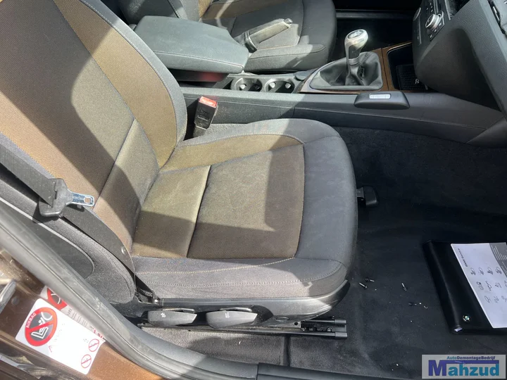 2010-bmw-1-serie-e87-118i-20-n43b20a-b090-bruin-demontage — foto 17