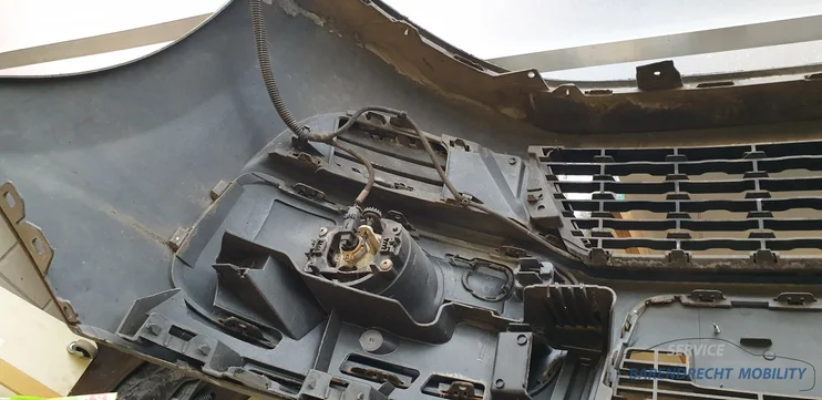 voorbumper-met-grille-citroen-c3-picasso-zilver-origineel-gebruikt-mistlampen — foto 14