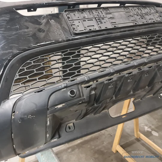 landrover-discovery-sport-voorbumper-voor-bumper-zwart-met-origineel-goede-staat-gebruikt-grill-bumpergrill-grille-2014-2015-2016-2017-2018-2019-2020-barendrecht-mobility-service — foto 23