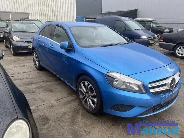 2013-mercedes-a-klasse-w176-18-a200-cdi-651901-onderdelen-blauw — foto 8