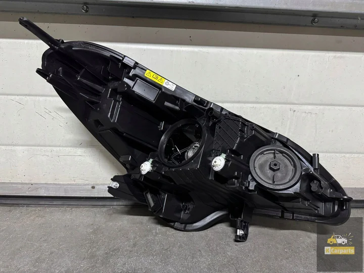 39068627-opel-corsa-e-xenonlamp-links — foto 4