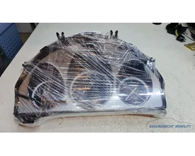 amg-kmteller-mercedes-c-klasse-w204-tacho-mijlen-km-teller204820-rbdj131614-origineel-gebruikt-2008-2014 — foto 9