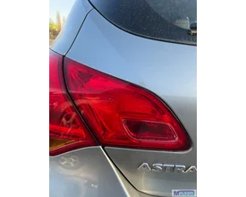 opel-astra-j-hatchback-links-binnen-achterlicht-2009-2015