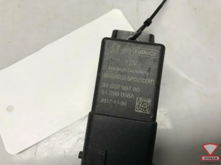 peugeot-citroen-voorgloei-gloei-relais-9803299780 — foto 2