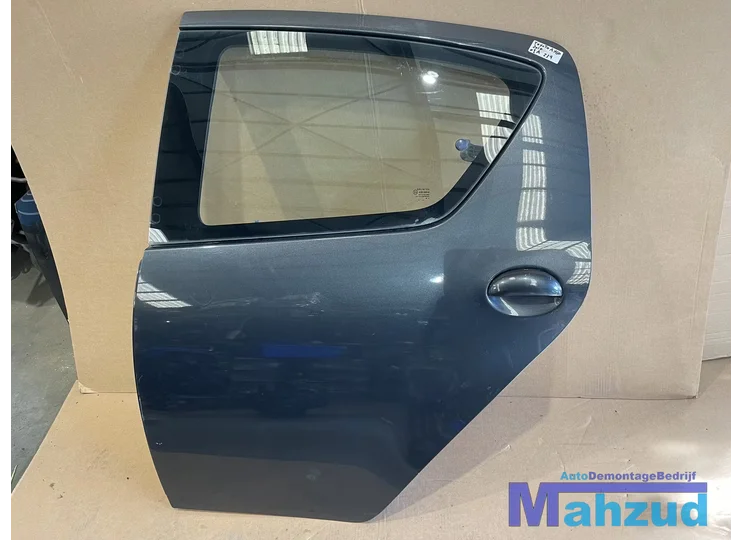 TOYOTA AYGO donker grijs 01A LINKS achter deur slot raam