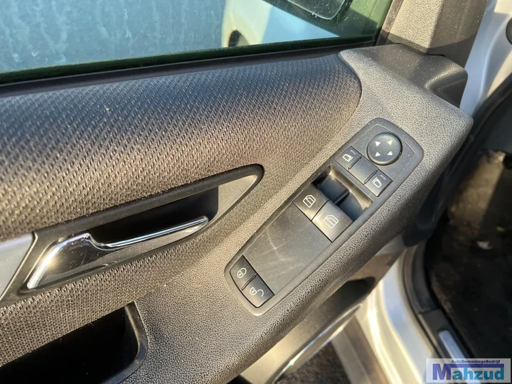 mercedes-b-klasse-w245-dashboard-delen-luchtrooster-airbag — foto 3