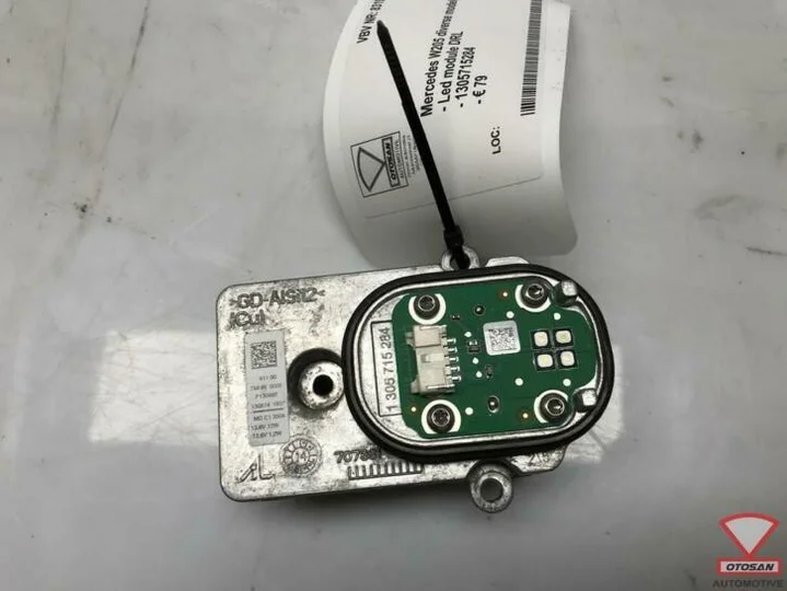 mercedes-diverse-modellen-led-drl-starter--1305715284 — foto 2