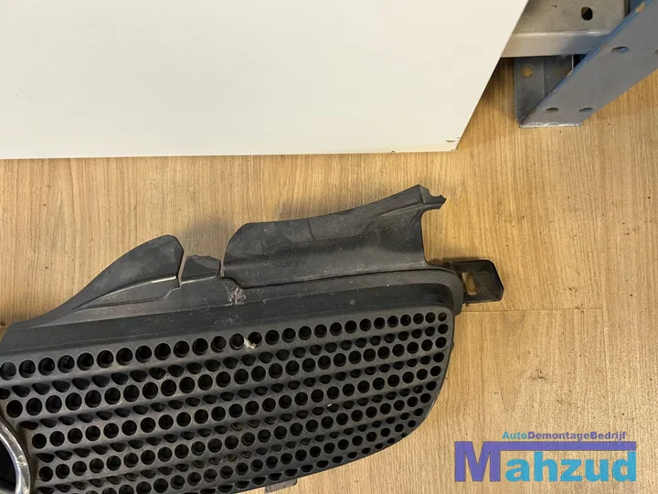 mercedes-slk-r170-grille-19962004-stukjes-afgebroken — foto 2