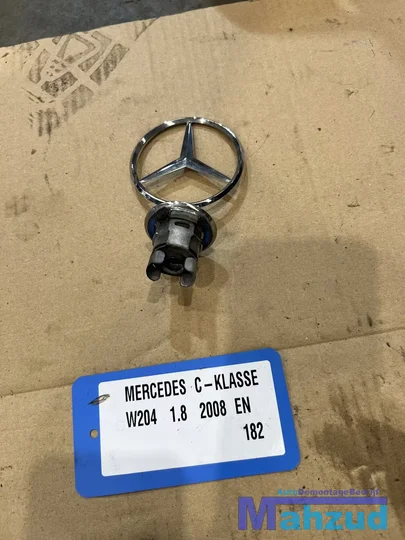 mercedes-c-klasse-w204-motorkap-logo-20072011 — foto 2