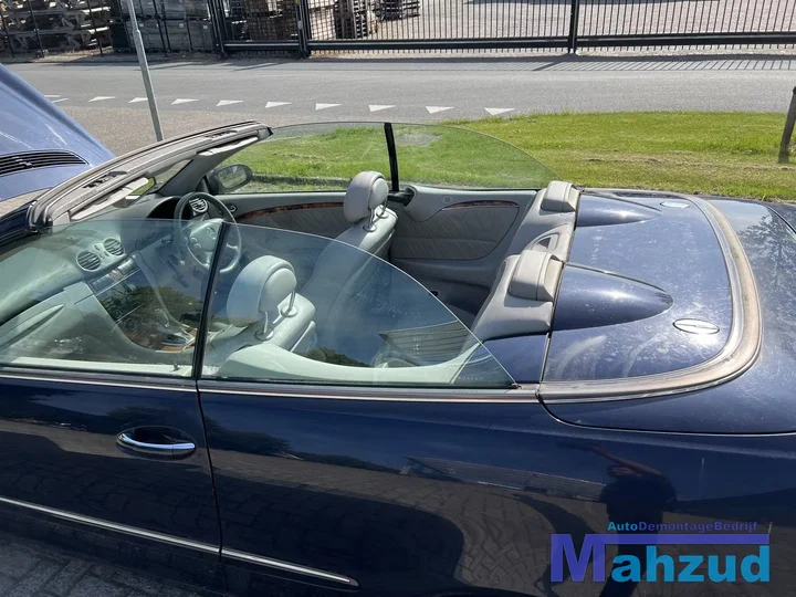 mercedes-clk-w209-cabrio-blauw-onderdelen-demontage — foto 36